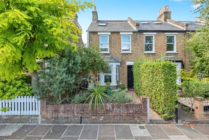 3 Bedroom End Of Terrace House For Sale In Campbell Road, Twickenham, TW2