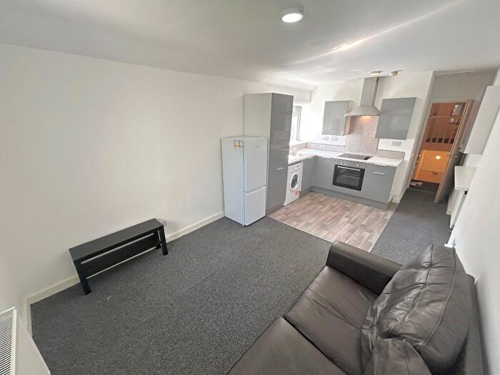 3 Bedroom Apartment To Rent In Woodville Road, Cardiff(City), CF24