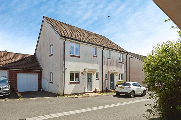 3 Bedroom Semi Detached House For Sale In Legg Road, Shaftesbury, SP7