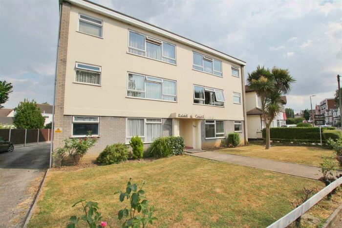 2 Bedroom Flat To Rent In Raldot Court, Elm Road, Leigh On Sea, SS9
