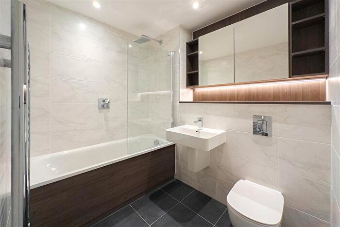 2 Bedroom Apartment To Rent In Blade Tower, M15