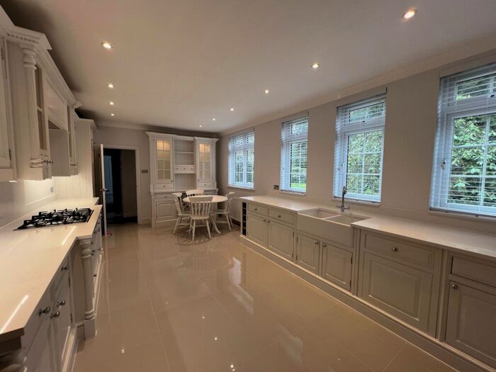 5 Bedroom House To Rent In Manor Way, Beckenham, BR3