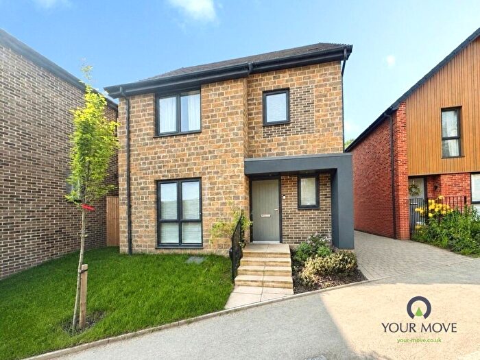 4 Bedroom Detached House For Sale In Weavers Way, Hoddlesden, Darwen, Lancashire, BB3