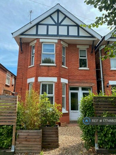2 Bedroom Flat To Rent In Bournemouth, Bournemouth, BH6