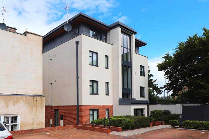2 Bedroom Flat To Rent In Southgate Street, Albion Apartments, GL1