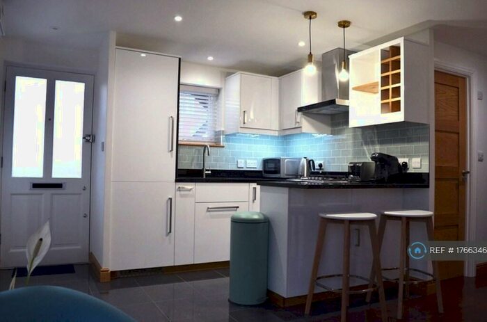 1 Bedroom Flat To Rent In Haynes Close, London, N11