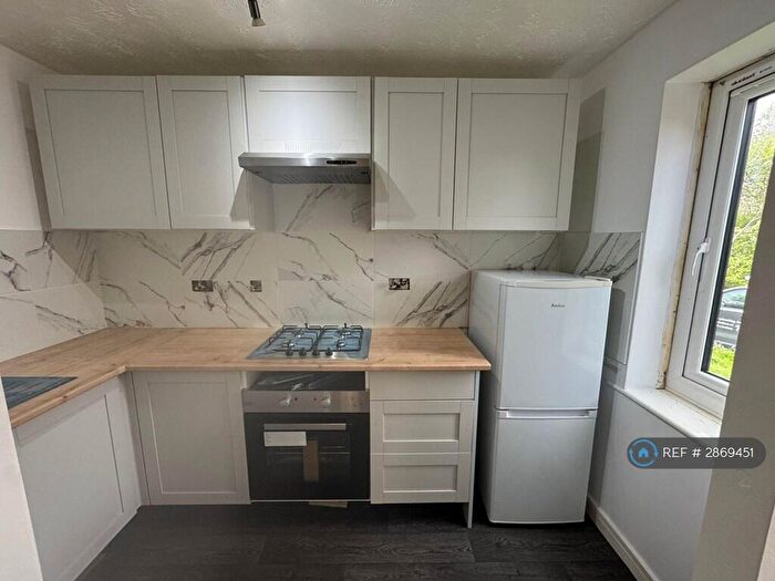 Studio To Rent In Trefoil Close, Waterlooville, PO7