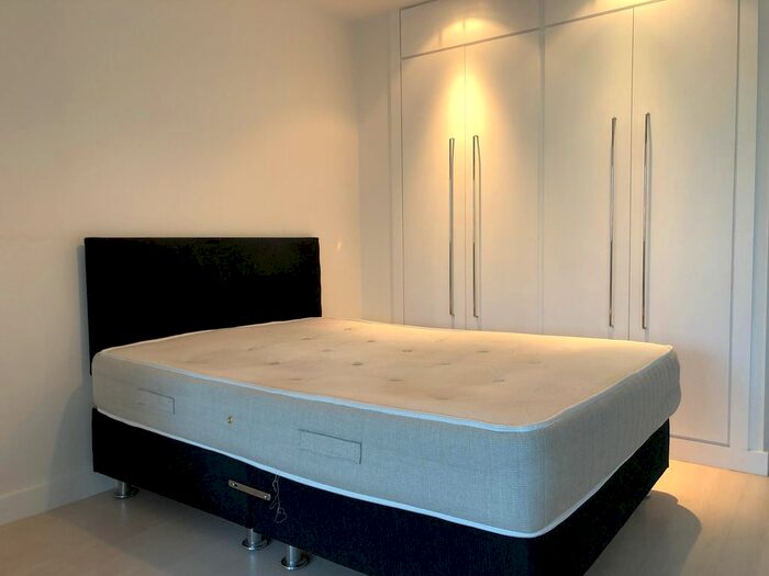 Studio To Rent In Ingram Street, Leeds, West Yorkshire, Uk, LS11