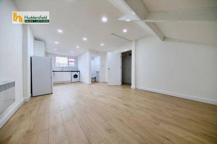 1 Bedroom Flat To Rent In Blacker Road, Birkby, Huddersfield, HD1