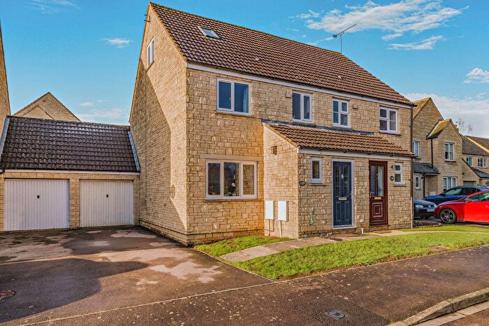 4 Bedroom Semi-Detached House For Sale In Perrinsfield, Lechlade, Gloucestershire, GL7