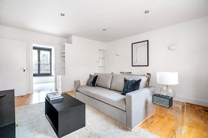 2 Bedroom Flat To Rent In Shorts Gardens, London, WC2H