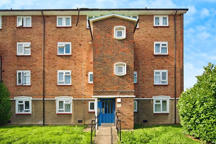 3 Bedroom Flat For Sale In Barrowfield Close, London, N9