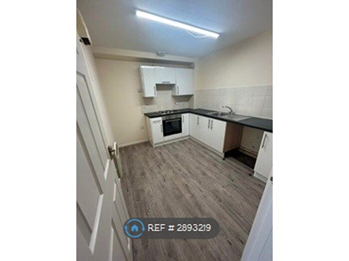 2 Bedroom Flat To Rent In Foundry Lane, Southampton, SO15