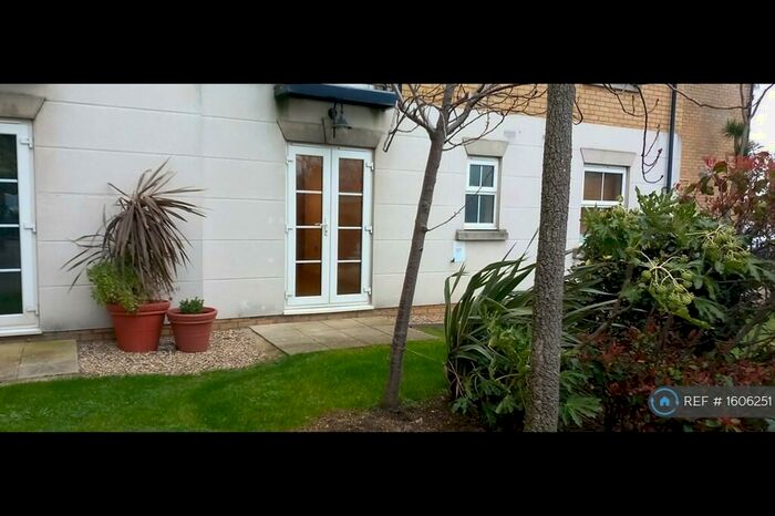 2 Bedroom Flat To Rent In Forge Way, Southend-On-Sea, SS1