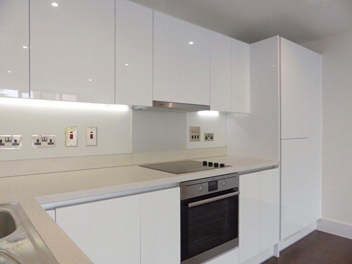 2 Bedroom Flat To Rent In Cawthorne House -, P14