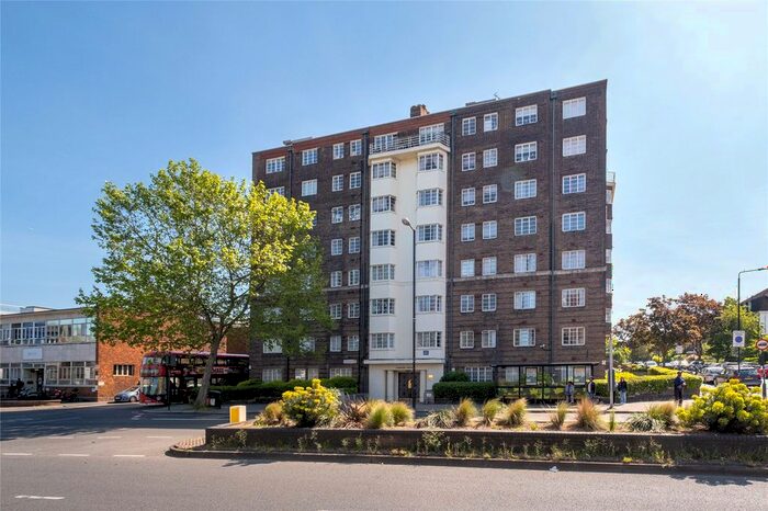 2 Bedroom Flat To Rent In Corner Fielde, Streatham Hill, London, SW2