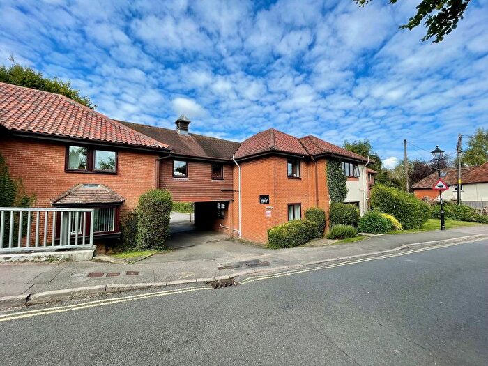 2 Bedroom Flat To Rent In Station Road, Overton, Basingstoke, RG25