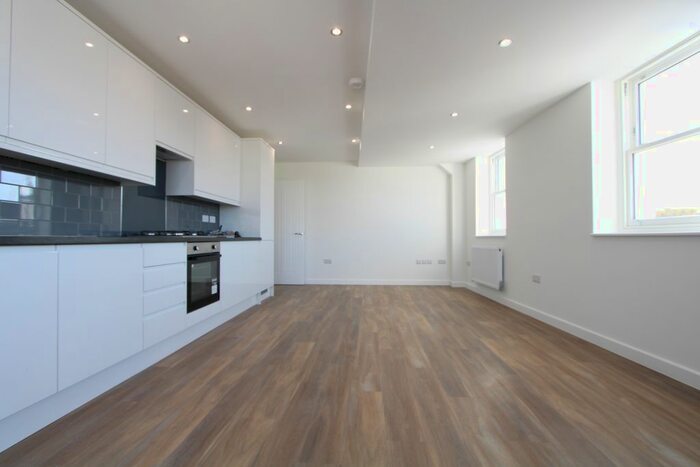 2 Bedroom Flat To Rent In Disraeli Road, London, SW15