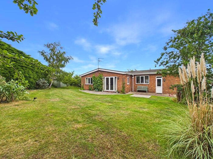 3 Bedroom Bungalow For Sale In Church Avenue, North Ferriby, HU14