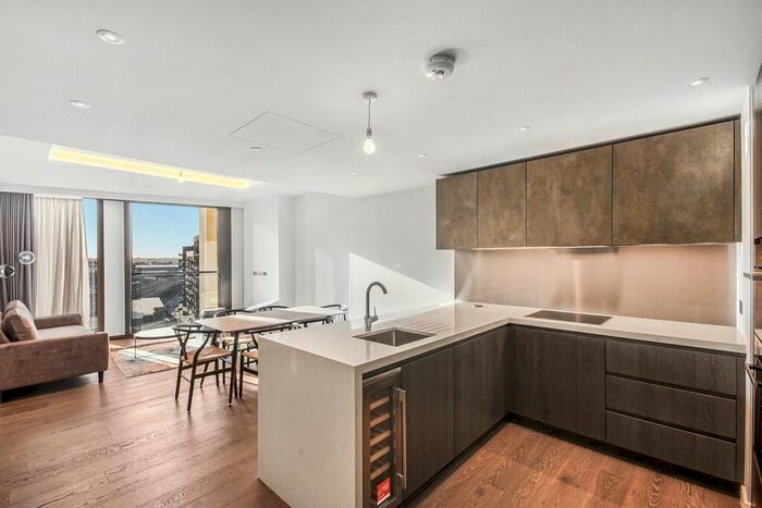 2 Bedroom Flat To Rent In Carnation Way, London, SW8