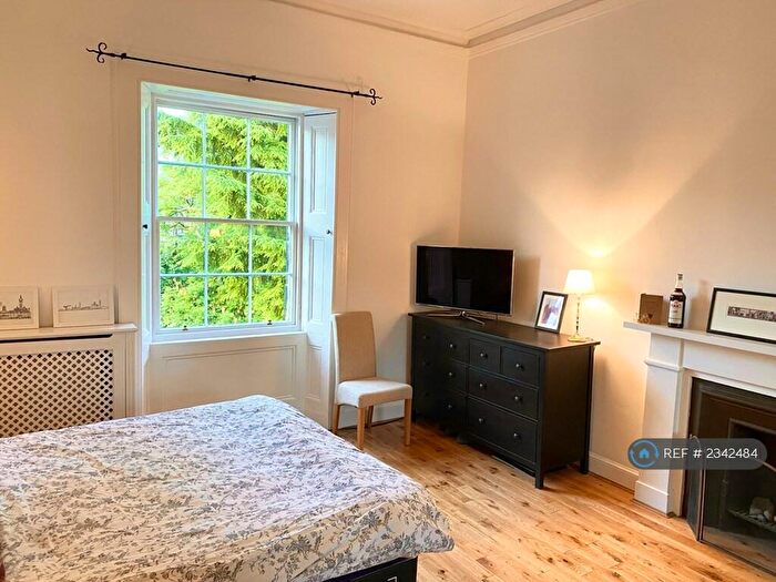 3 Bedroom Flat To Rent In Victoria Crescent Road, Glasgow, G12