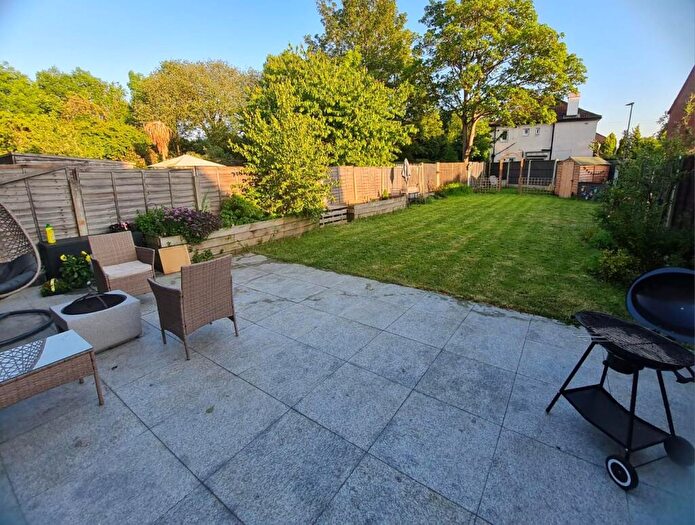 3 Bedroom Semi-Detached House For Sale In Southlea Road, Withington, M20