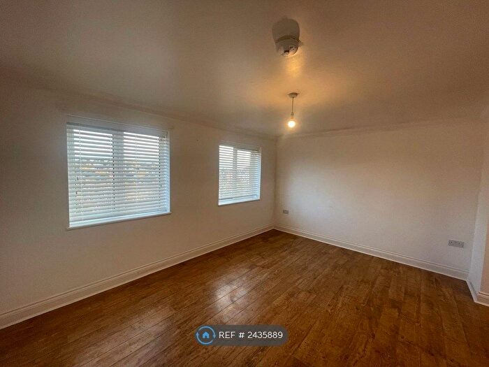 2 Bedroom Flat To Rent In Martello Road, Folkestone, CT20