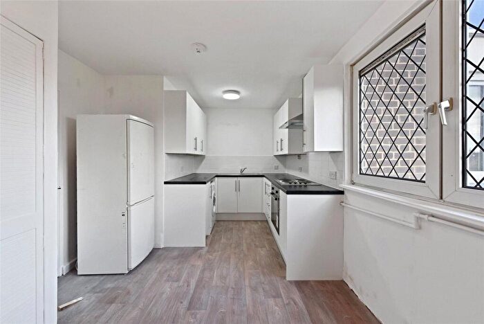 3 Bedroom Maisonette For Sale In Grenville House, Albery Road, London, E3
