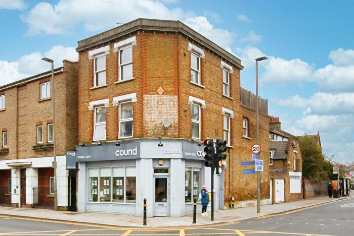 2 Bedroom Flat To Rent In Garratt Lane, Wandsworth, SW18