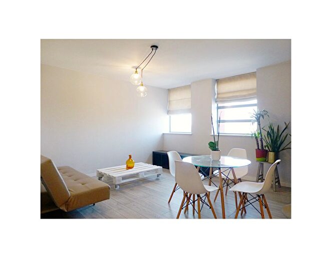 1 Bedroom Flat For Sale In Romford Road, London, E7