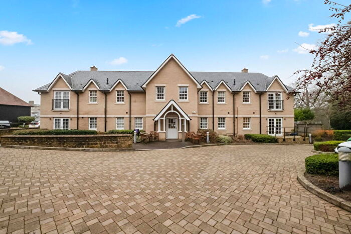 1 Bedroom Flat For Sale In Alexander Court, Mote Park, Maidstone, ME15