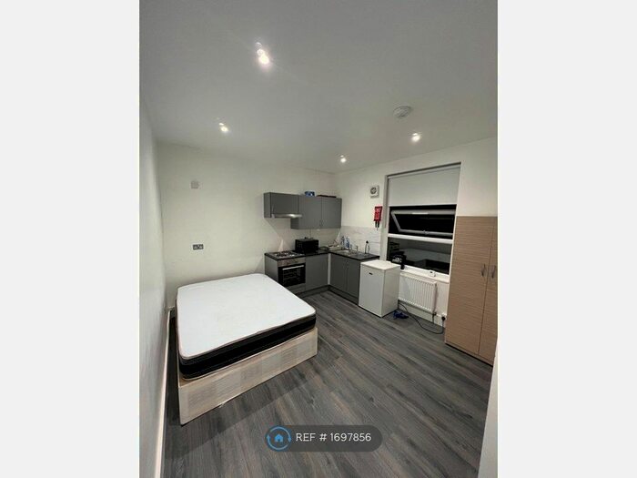 Studio To Rent In Tottenham Lane, London, N8