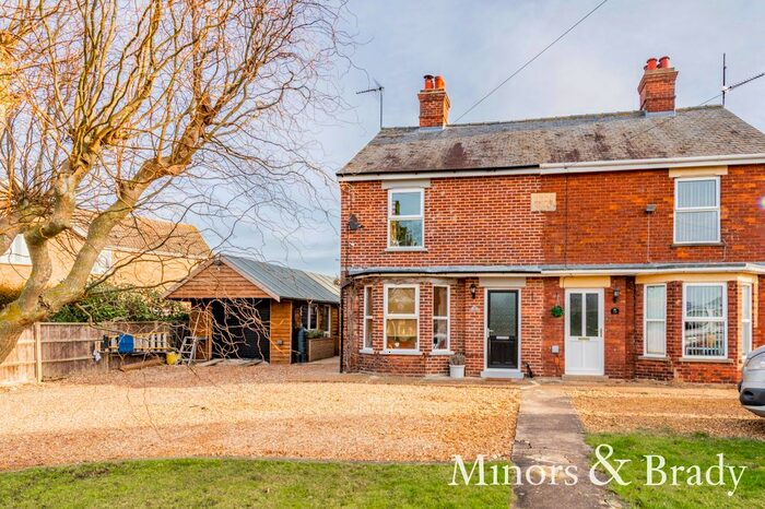 3 Bedroom Semi-Detached House For Sale In Hall Road, Clenchwarton, King's Lynn PE34