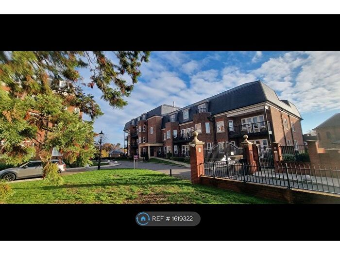 2 Bedroom Flat To Rent In Hampton Grange, Bromley, BR1