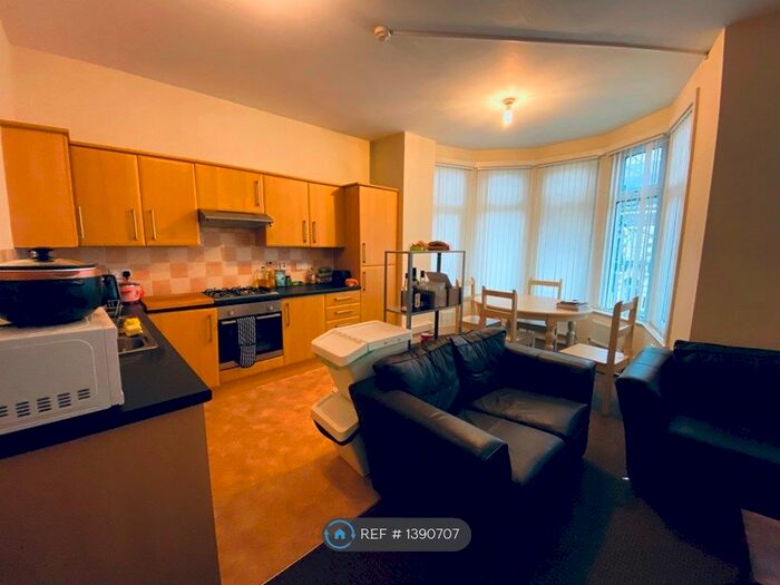 2 Bedroom Flat To Rent In Princes Street, Cardiff, CF24