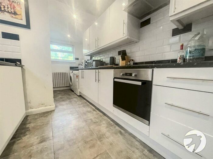 2 Bedroom House To Rent In Bingham Road, Rochester, Kent, ME2