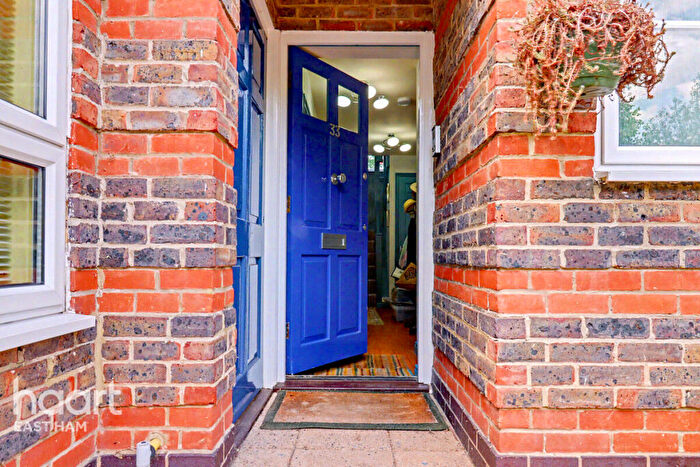 3 Bedroom Town House For Sale In Ambassador Gardens, London, E6