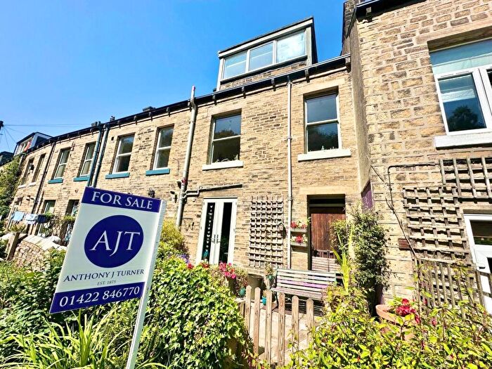 2 Bedroom Terraced House For Sale In Groudle Glen, Hebden Bridge, HX7