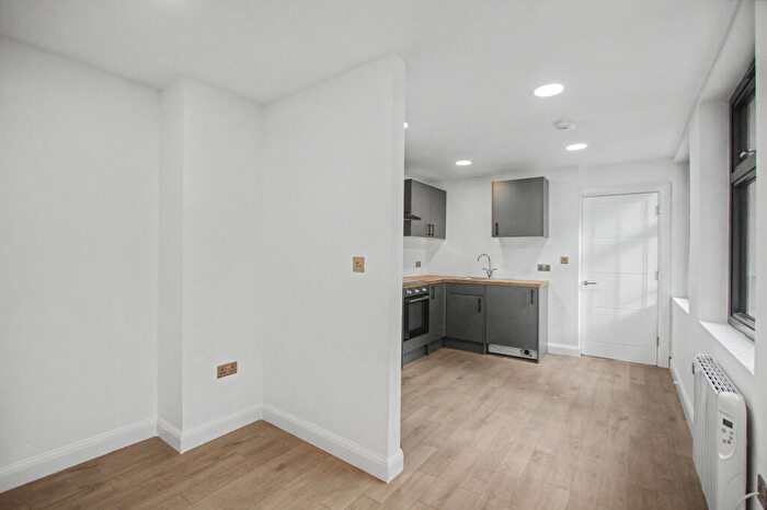 Flat To Rent In Dunstable Place, Luton, LU1