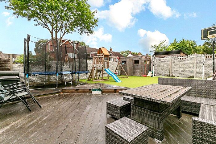 5 Bedroom Terraced House For Sale In Buckmans Road, Crawley, West Sussex, RH11