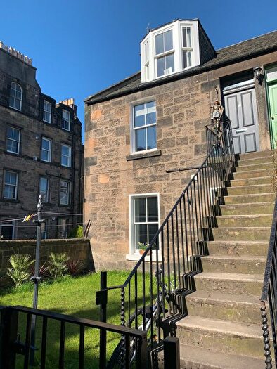 3 Bedroom Flat To Rent In Atholl Terrace, Edinburgh, EH11