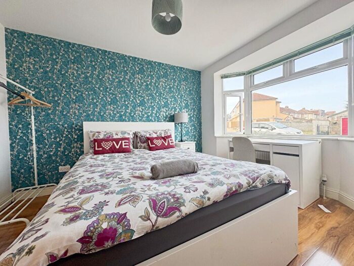 5 Bedroom Semi-Detached House To Rent In Holmdale Road, BS34