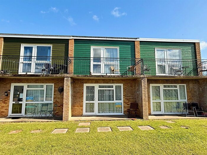 3 Bedroom Chalet For Sale In Newport Road, Hemsby, NR29