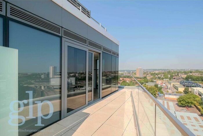 2 Bedroom Flat To Rent In Camley Street, Kings Cross, . C, N1