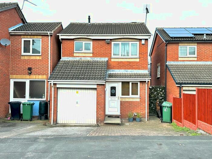 3 Bedroom Detached House To Rent In Leasowe Road, Leeds, LS10