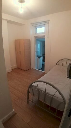 Studio To Rent In Park Lane, Tottenham, London N17