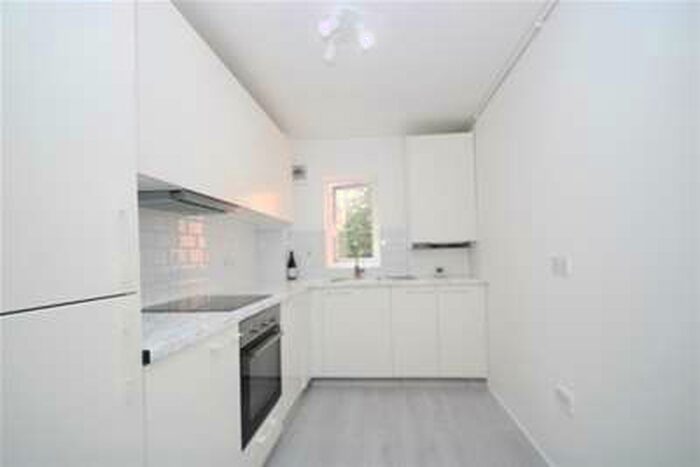 1 Bedroom Flat To Rent In Woodlands, Durham Avenue, BR2