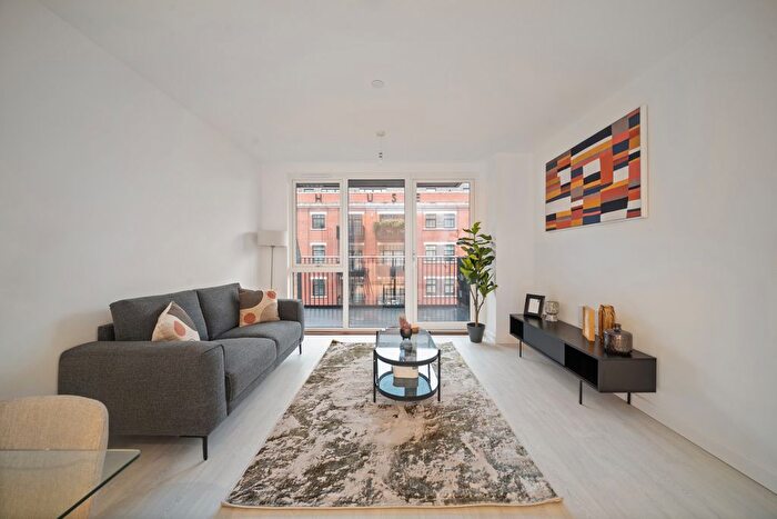 1 Bedroom Flat To Rent In Arusha Court, Farine Avenue, Hayes, UB3