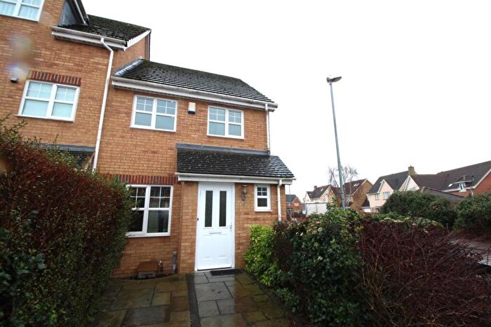 3 Bedroom House To Rent In Signal Close, Henlow, SG16