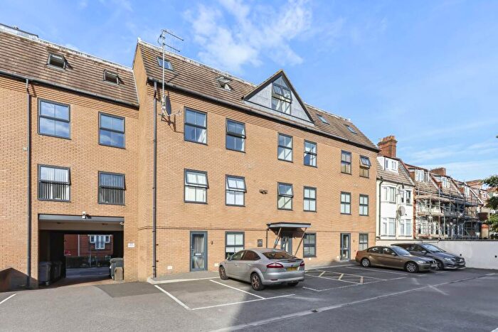 1 Bedroom Flat For Sale In / Norwich Avenue West, Westbourne, BH2